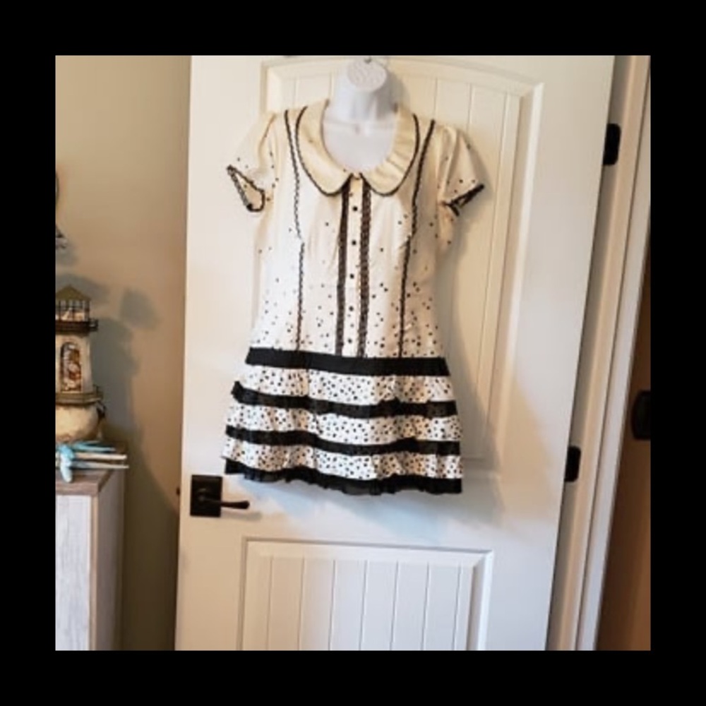 Bebe White & Black Short Sleeve Mini Flirty Dress in sz L. Like new. - Picture 7 of 16